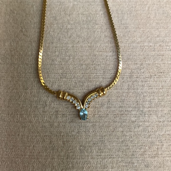 Golden Necklace Set - Picture 2 of 5